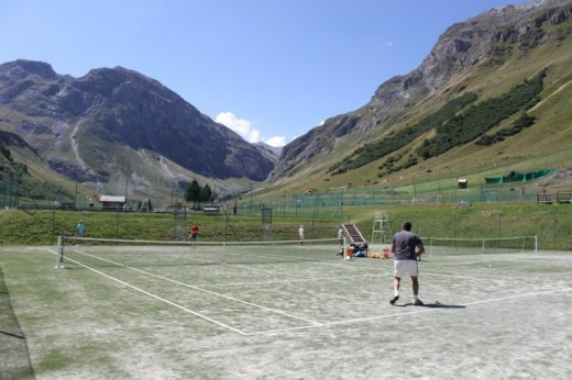 Adult tennis course 1hr30/day - Val d'Isère