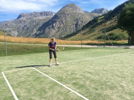 Adult tennis course 1hr30/day - Val d'Isère